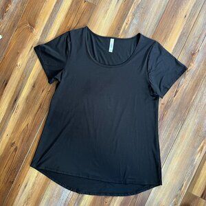 LuLaRoe Solid Black Short Sleeve Stretch Top - High Low Women’s Size L